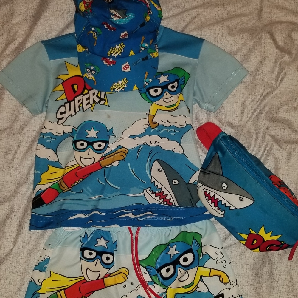 Toddlers Boys 4t Dolce and Gabbana swim wear